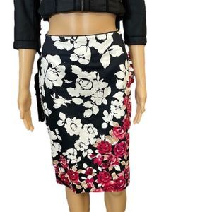 𝅺WHITE House/Black Market Floral Midi Skirt Lined in EUC. Size 00 Runs Big.